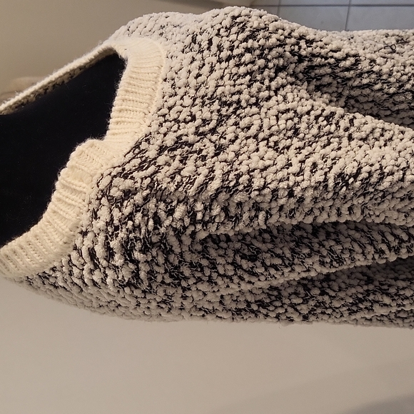 Daniel Laurent sweater - Picture 7 of 9